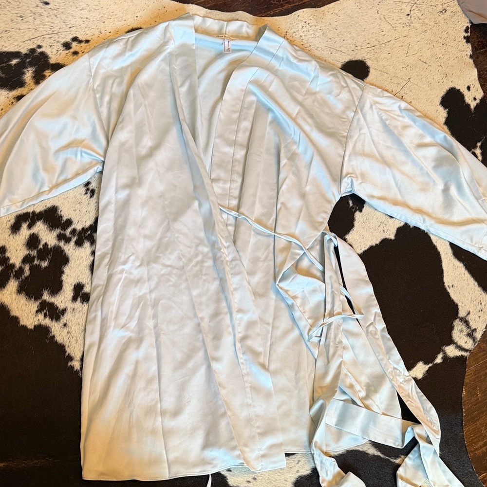 Flora Nikrooz light blue satin robe size XL NWOT